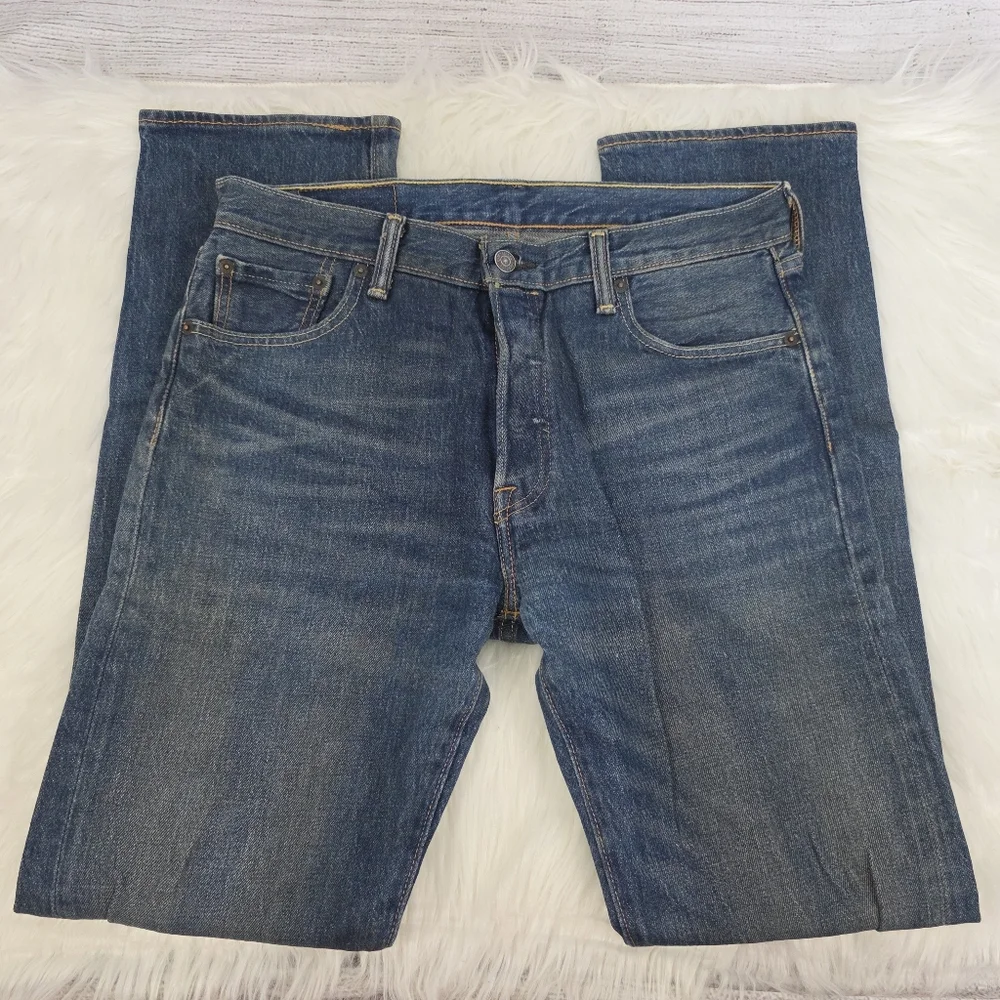 Levi's 501 Original Fit Men's Medium Wash Straight Leg Jeans